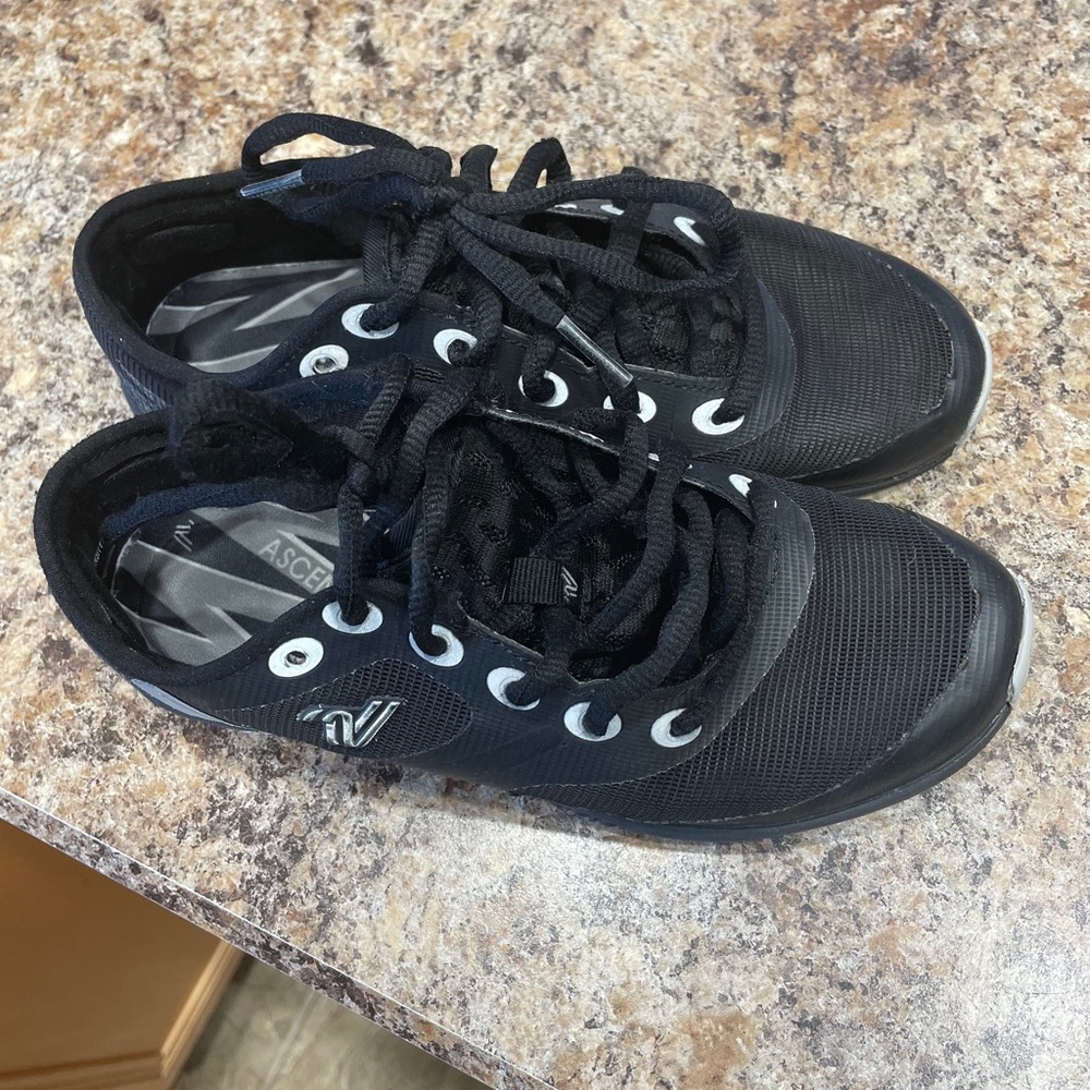 Varsity Ascend Cheer shoes Size 4